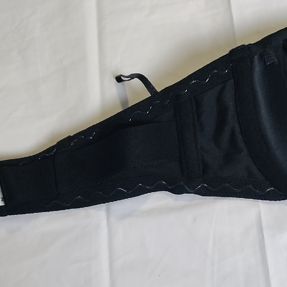 Black Strapless Bra with Underwire Support - Picture 7 of 7